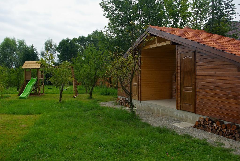 Casuta Cu Prieteni Cornu de Jos Ruang foto