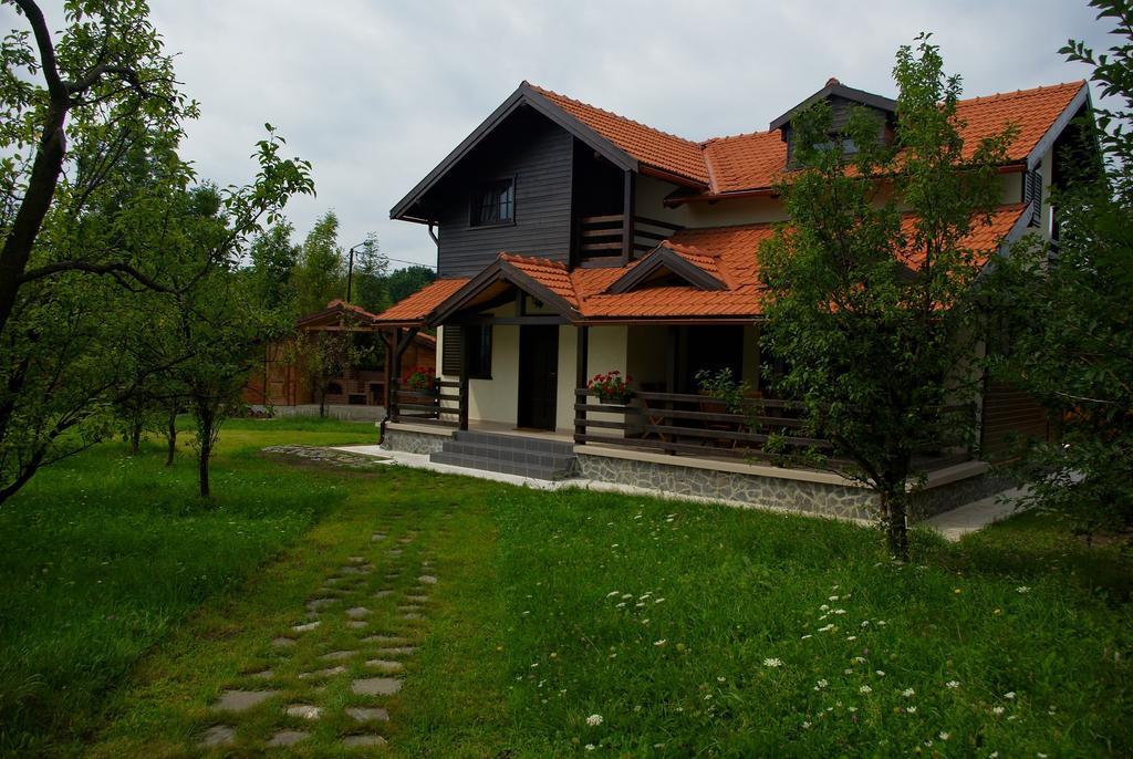Casuta Cu Prieteni Cornu de Jos Ruang foto