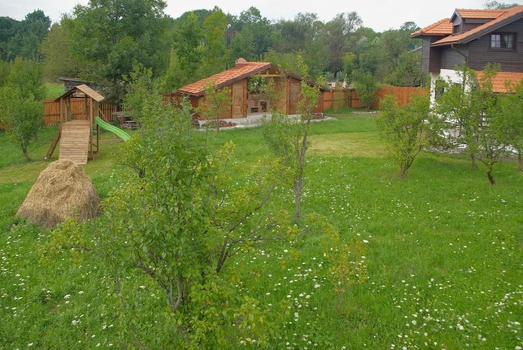 Casuta Cu Prieteni Cornu de Jos Ruang foto
