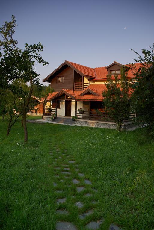 Casuta Cu Prieteni Cornu de Jos Ruang foto